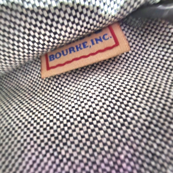 Vintage Dooney and Bourke.  Black  Very clean and well loved. - Picture 6 of 17